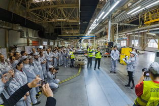 致敬奮斗者，筆墨繪東風(fēng) 中視協(xié)文藝志愿者走進(jìn)東風(fēng)商用車采風(fēng)創(chuàng)作側(cè)記